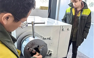 Tarkka toimitus ja erinomainen palvelu – hydraulisylinterihitsauksen tuotanto...